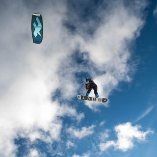 Snih je tuto zimu vzácná komodita, ale kluci nějaký nakonec v Alpách našli 🙌🏔️❄️ Na baru 17tka Breeze jedno-spírové rogalo...