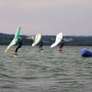 Třetí zastávka českého poháru Wing foil Slalom 🔥 level jde hodně dopředu 🤯 a foily se pořád zmenšují 🔪 Velká gratulace: 🥇...